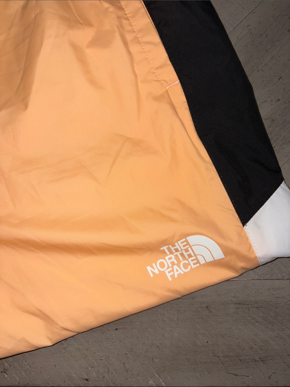 The North Face Womens Peach, Black & White Windbreaker Jacket and Joggers Set - Picture 11 of 14